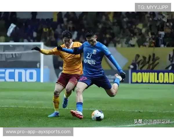 上海申花拉唐快速边路推进牵制防守，展现现代足球战术魅力