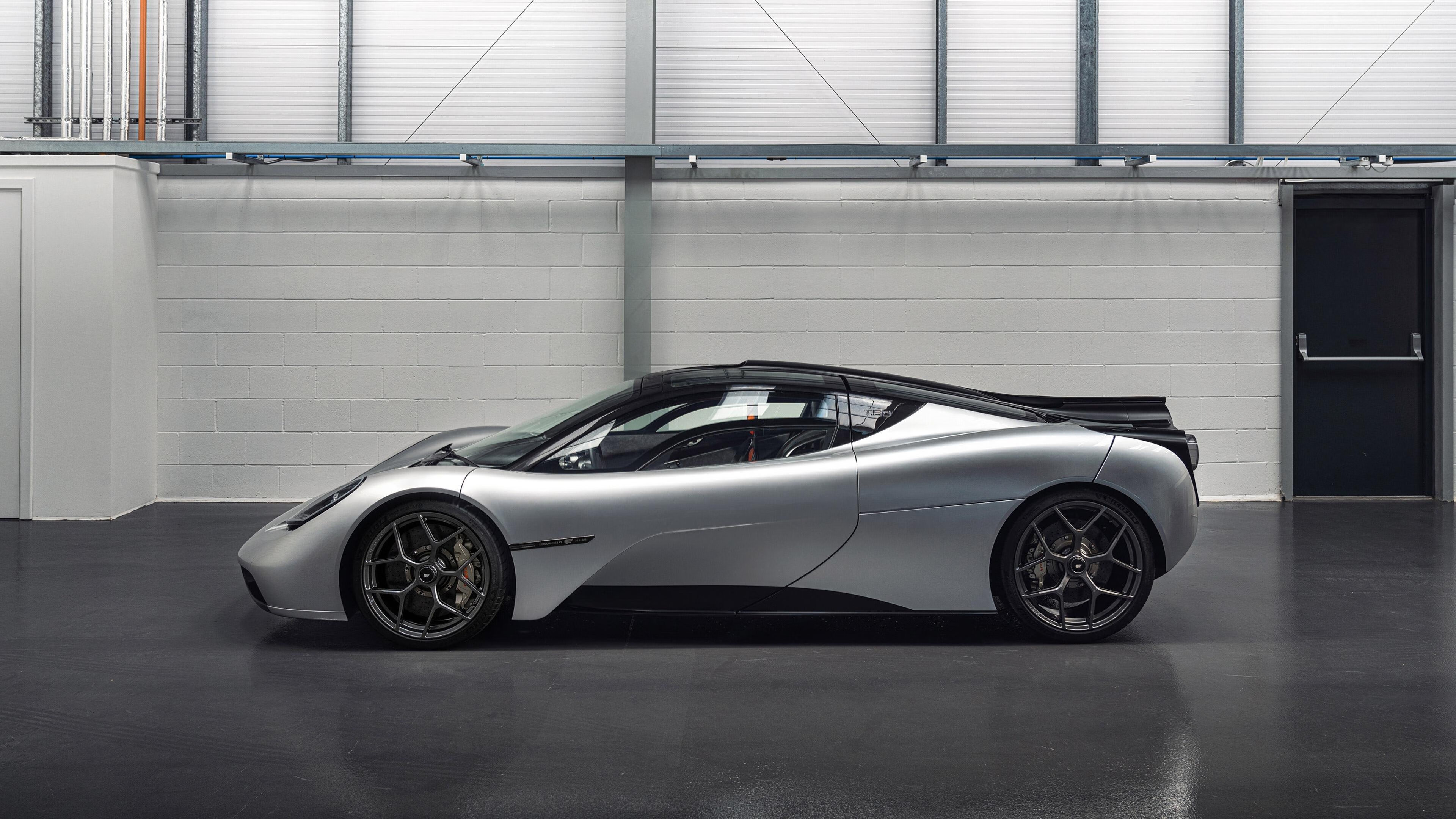 AYX GAME-巴萨前场轮转创造空间破门良机，巴萨传进球门